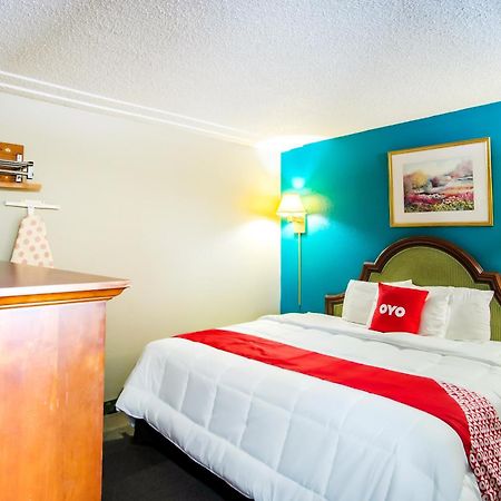 Oyo Hotel Hutchinson West 4Th Ave Extérieur photo