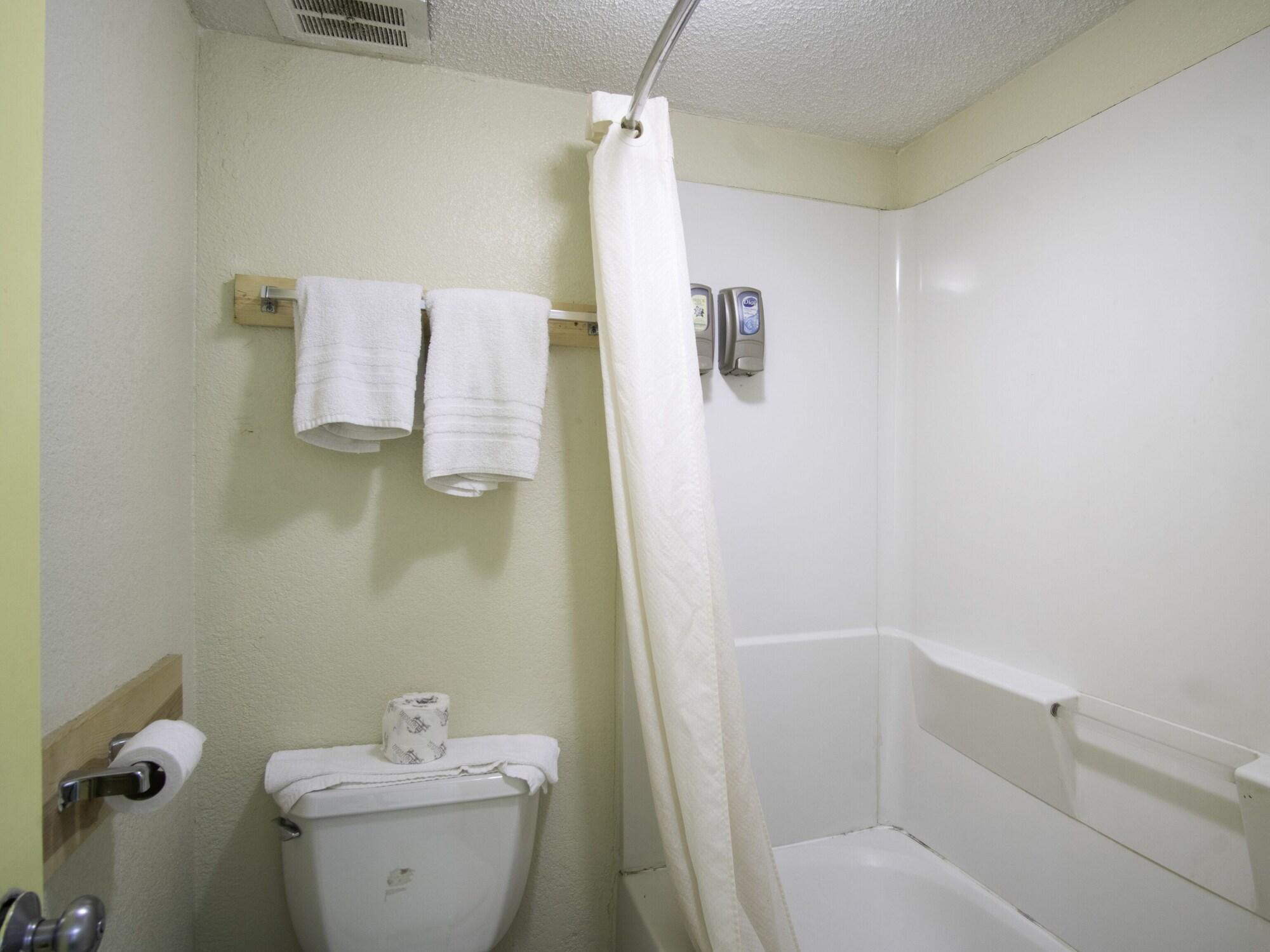 Oyo Hotel Hutchinson West 4Th Ave Extérieur photo
