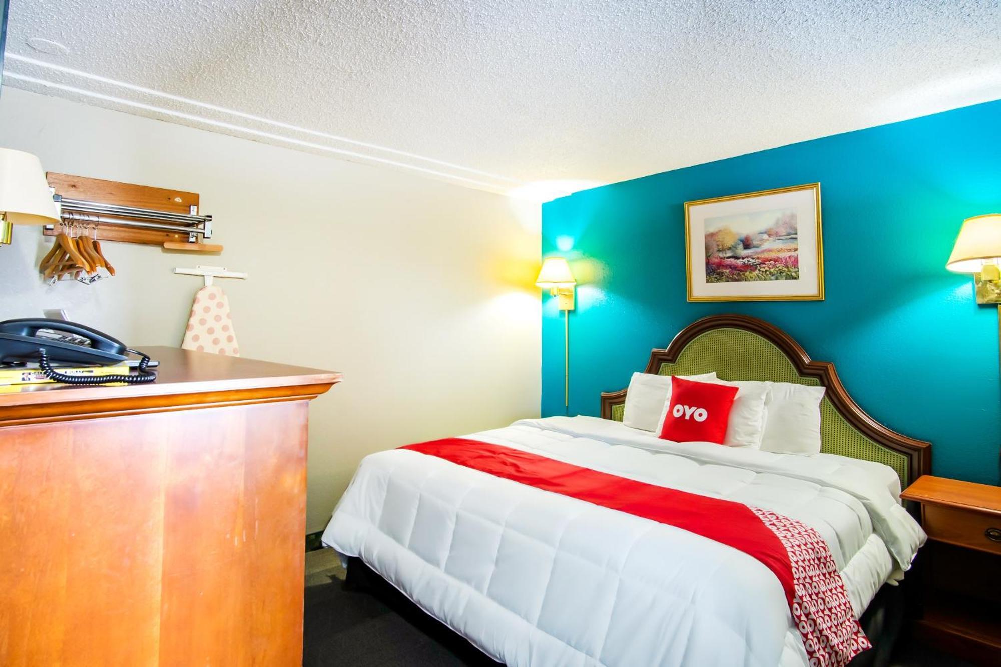 Oyo Hotel Hutchinson West 4Th Ave Extérieur photo