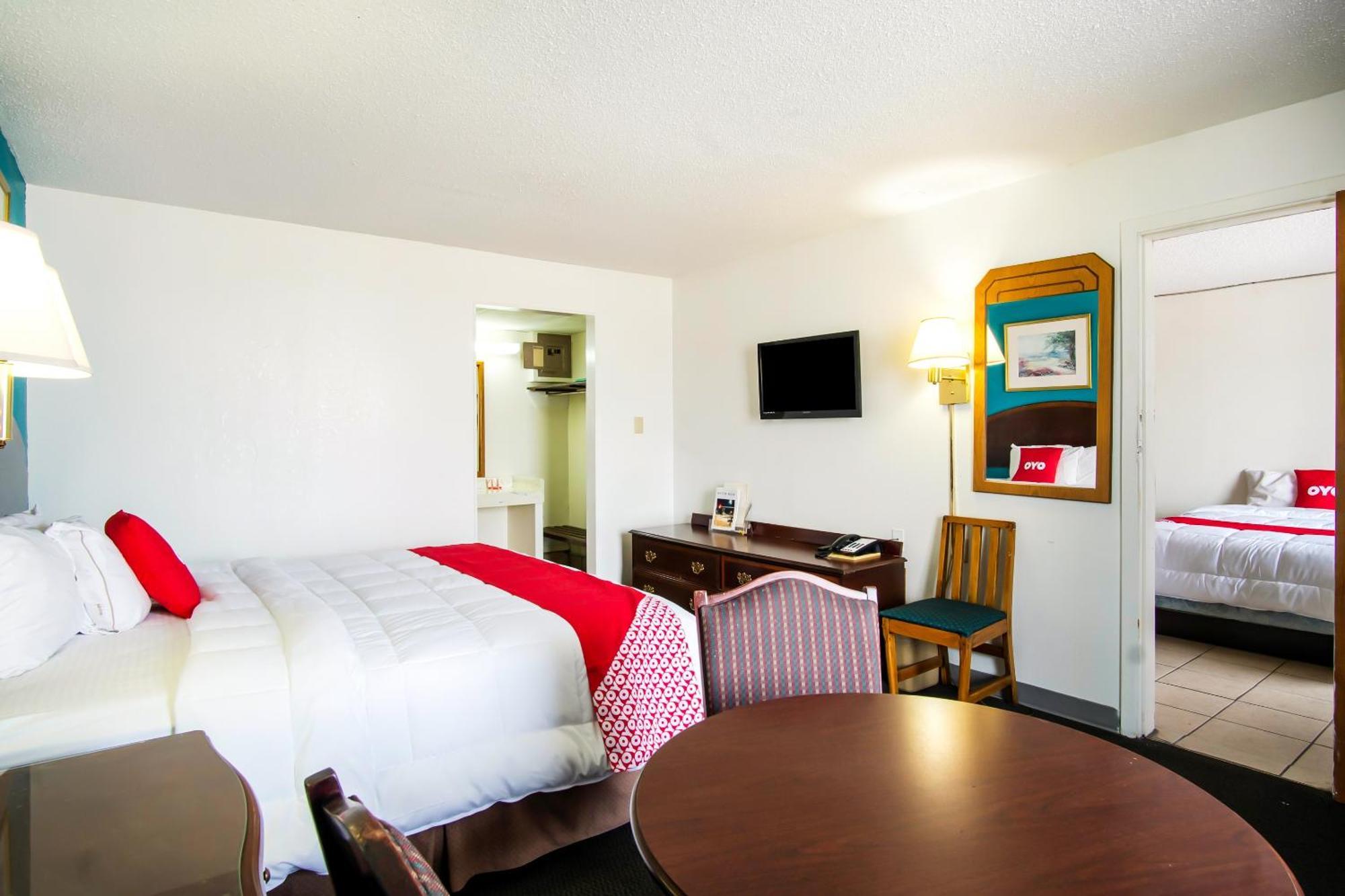Oyo Hotel Hutchinson West 4Th Ave Extérieur photo