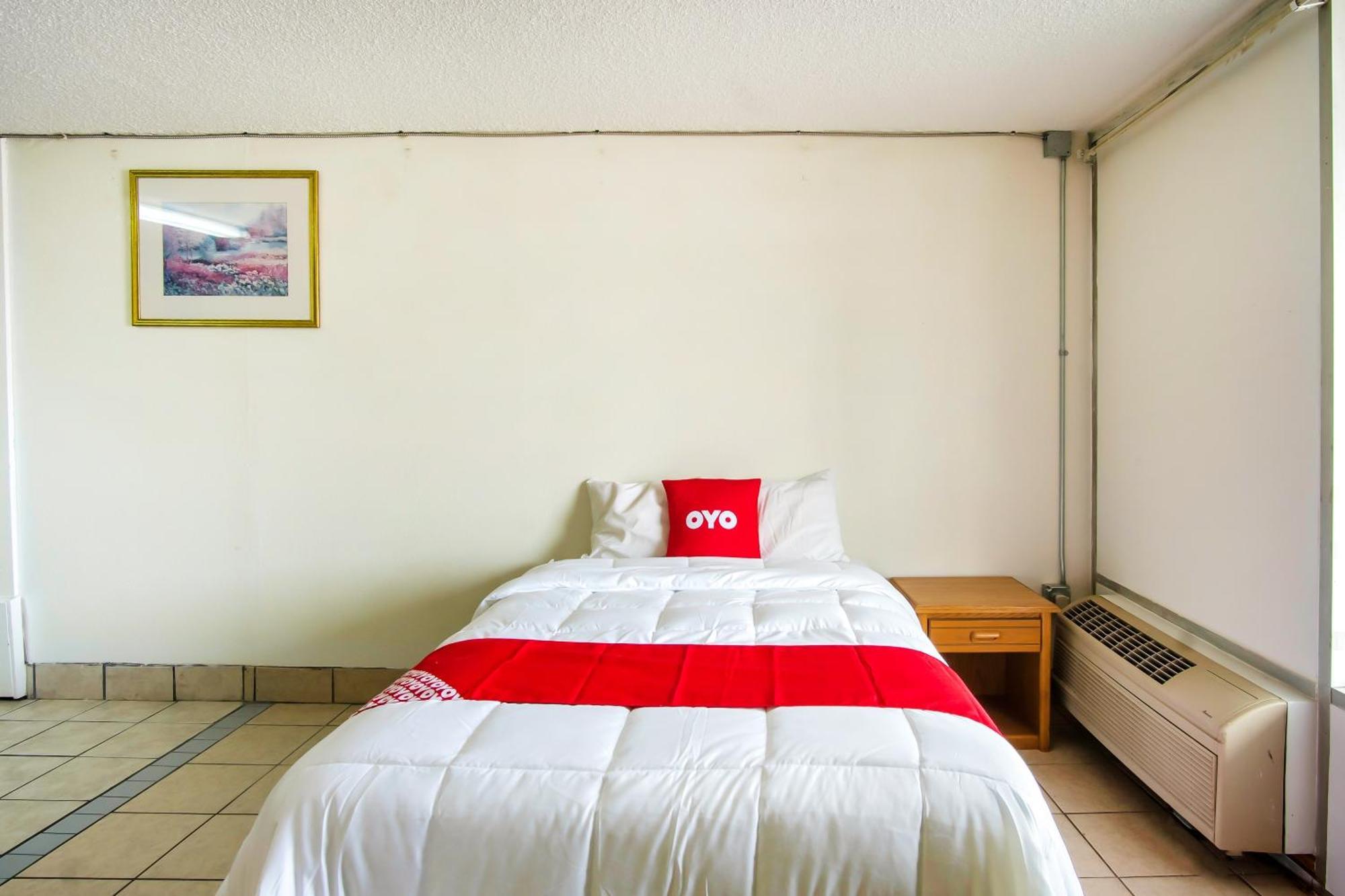 Oyo Hotel Hutchinson West 4Th Ave Extérieur photo