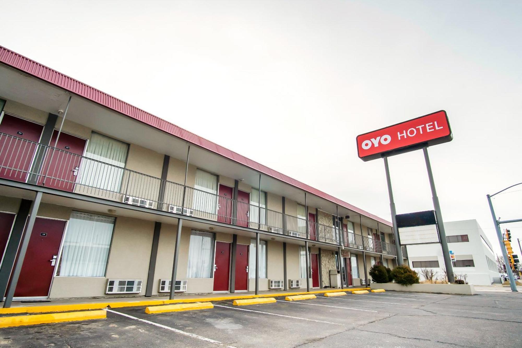 Oyo Hotel Hutchinson West 4Th Ave Extérieur photo