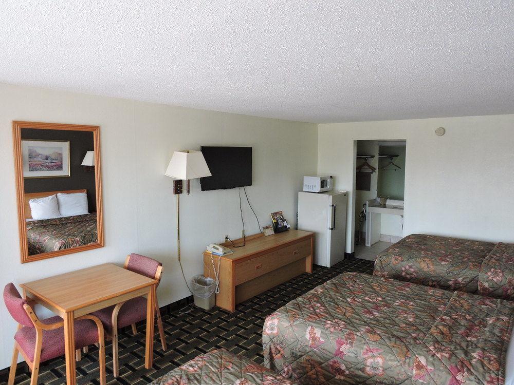 Oyo Hotel Hutchinson West 4Th Ave Extérieur photo