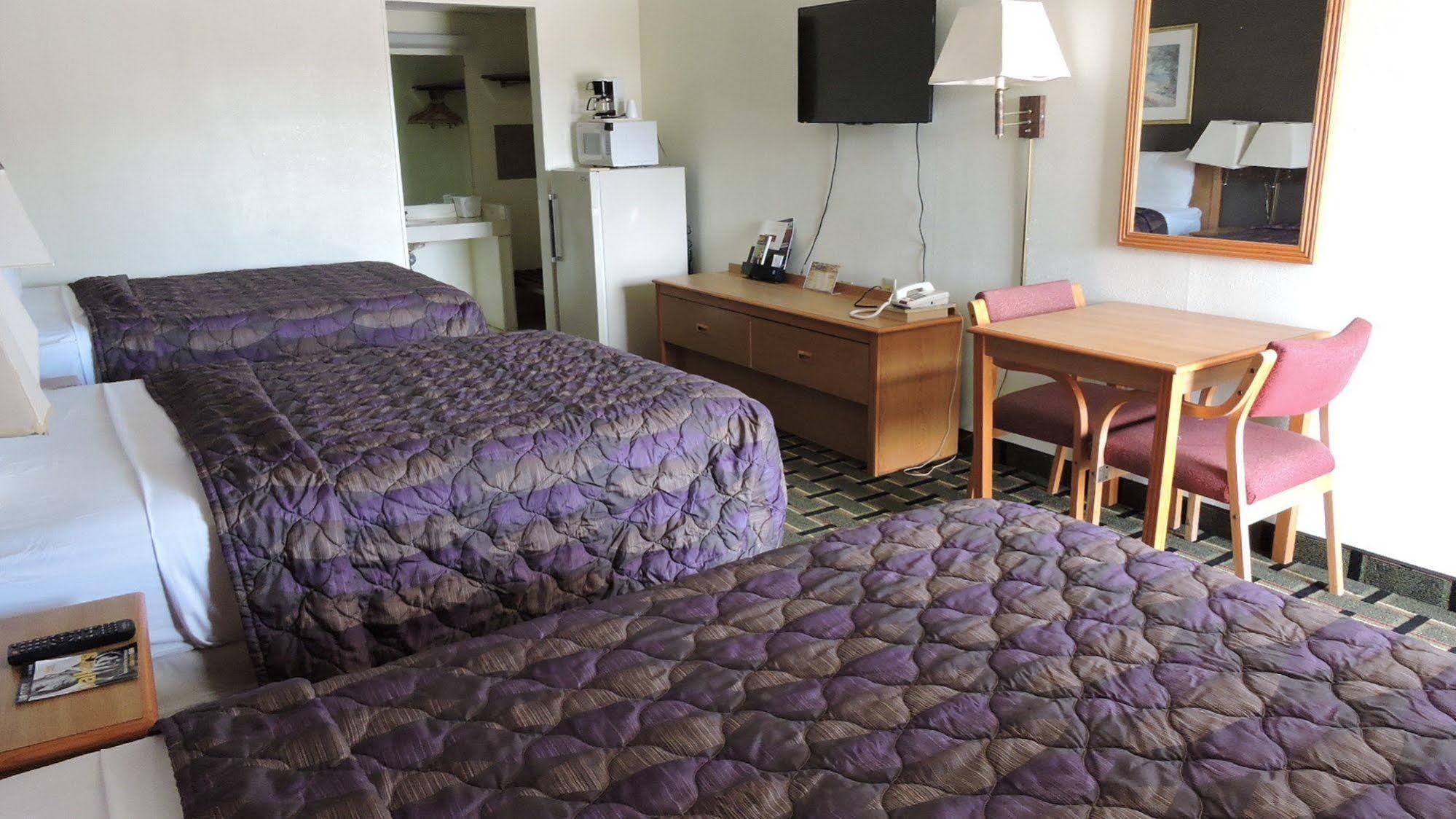 Oyo Hotel Hutchinson West 4Th Ave Extérieur photo