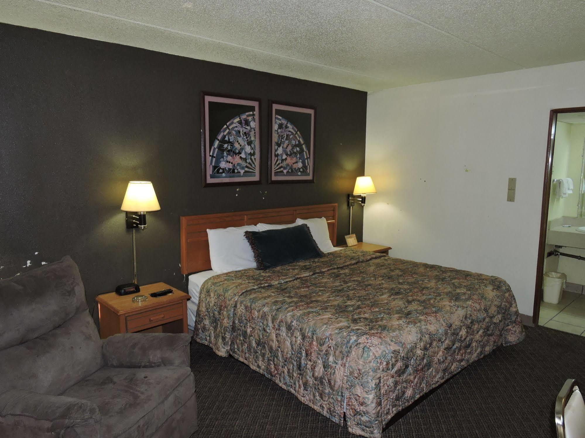 Oyo Hotel Hutchinson West 4Th Ave Extérieur photo