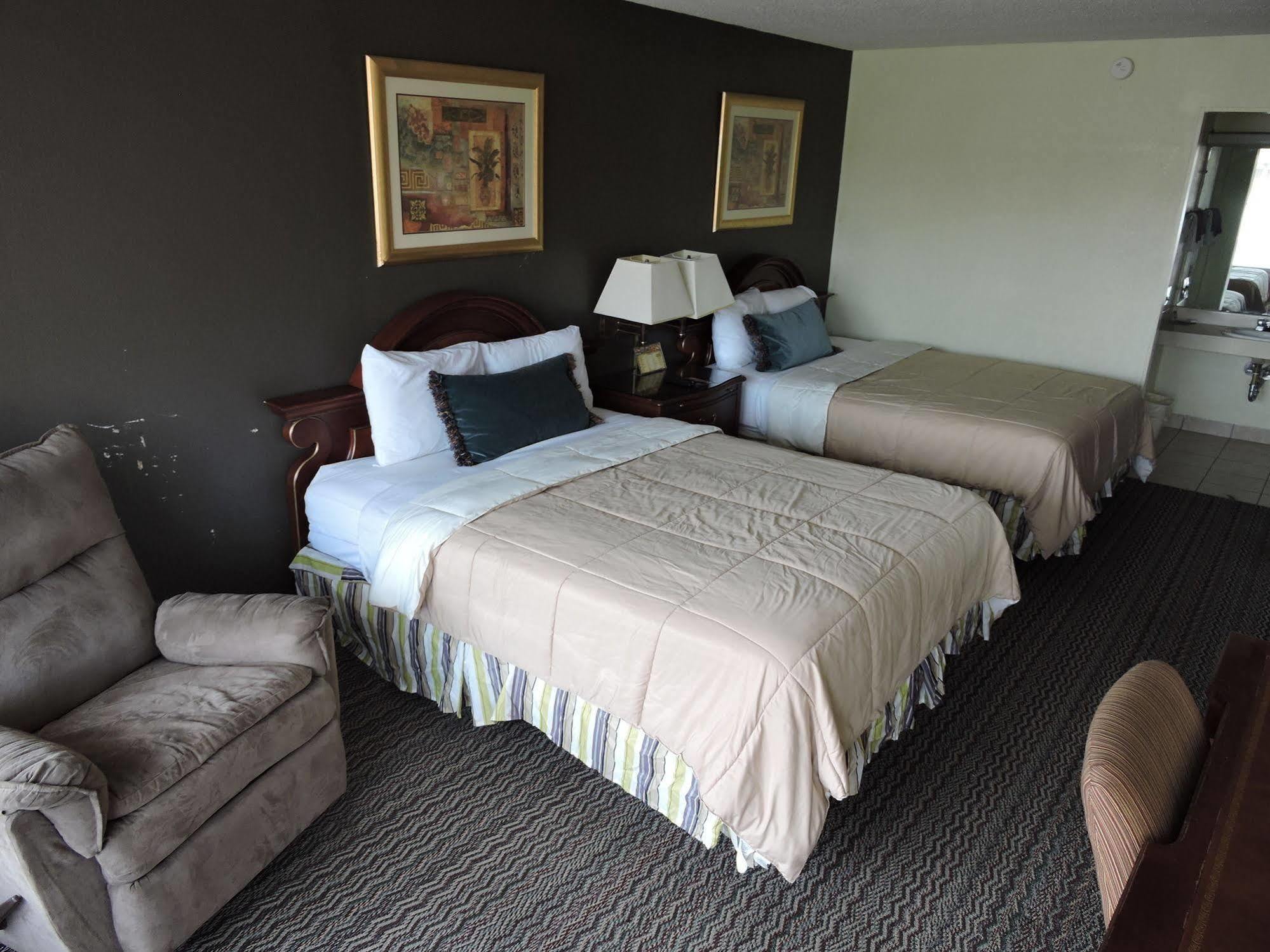 Oyo Hotel Hutchinson West 4Th Ave Extérieur photo