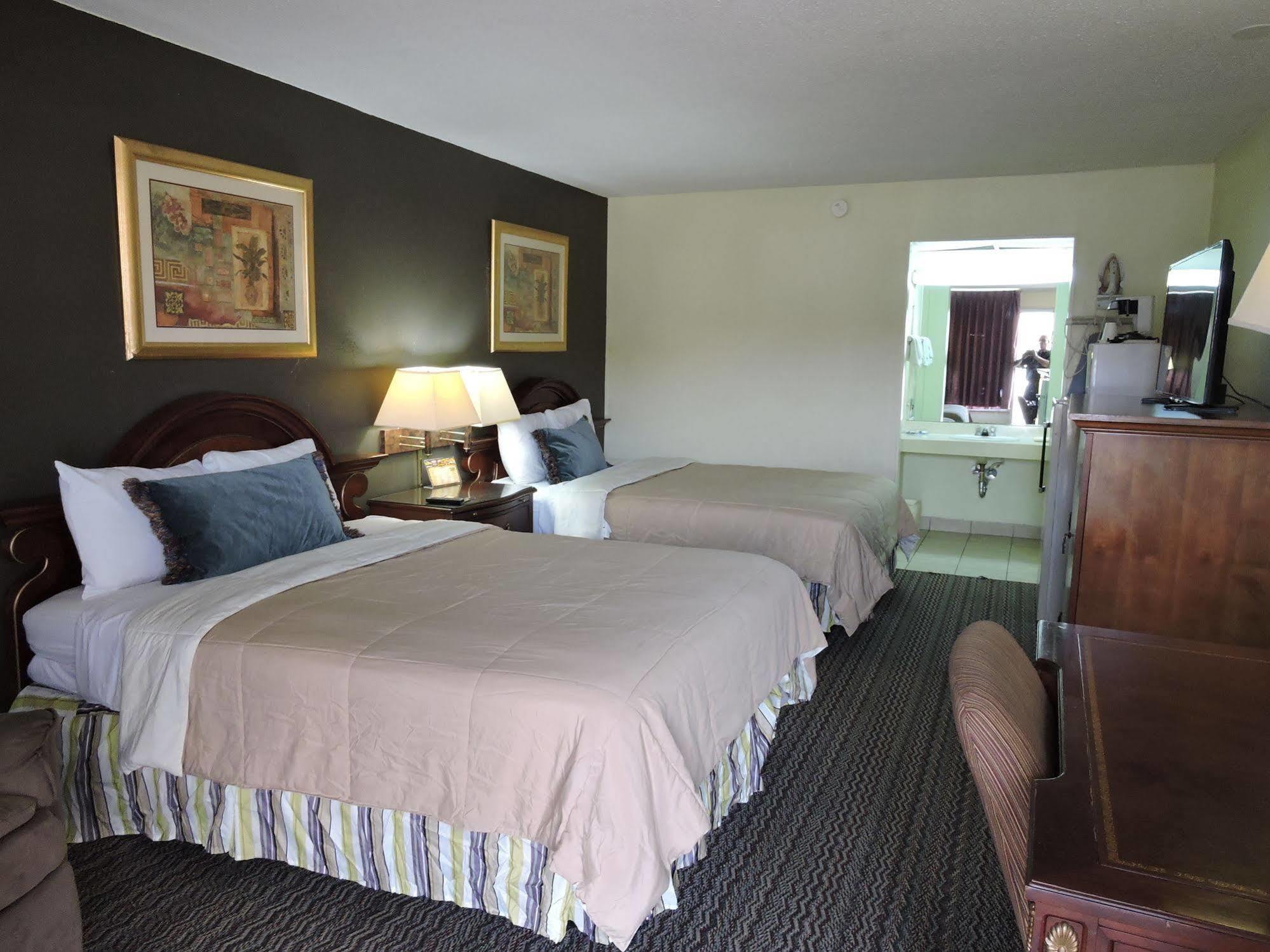 Oyo Hotel Hutchinson West 4Th Ave Extérieur photo